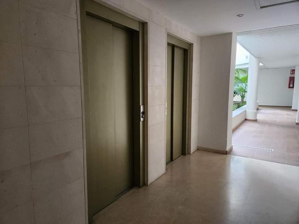 Apartment Beachfront Accommodation Estepona Ngoại thất bức ảnh