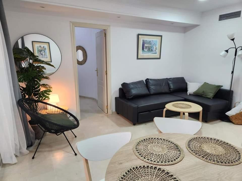 Apartment Beachfront Accommodation Estepona Ngoại thất bức ảnh