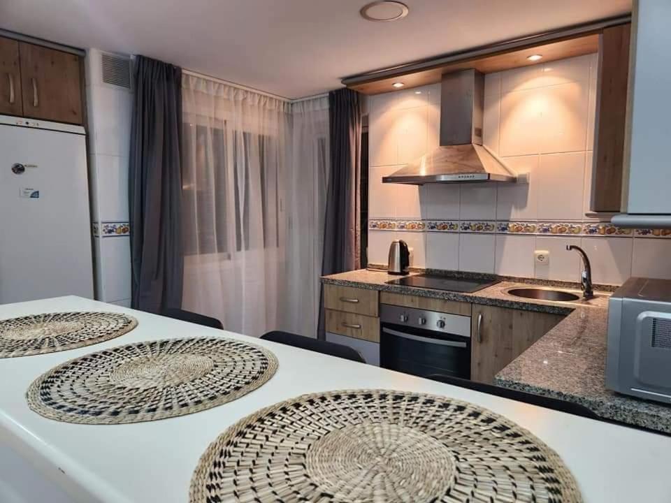 Apartment Beachfront Accommodation Estepona Ngoại thất bức ảnh
