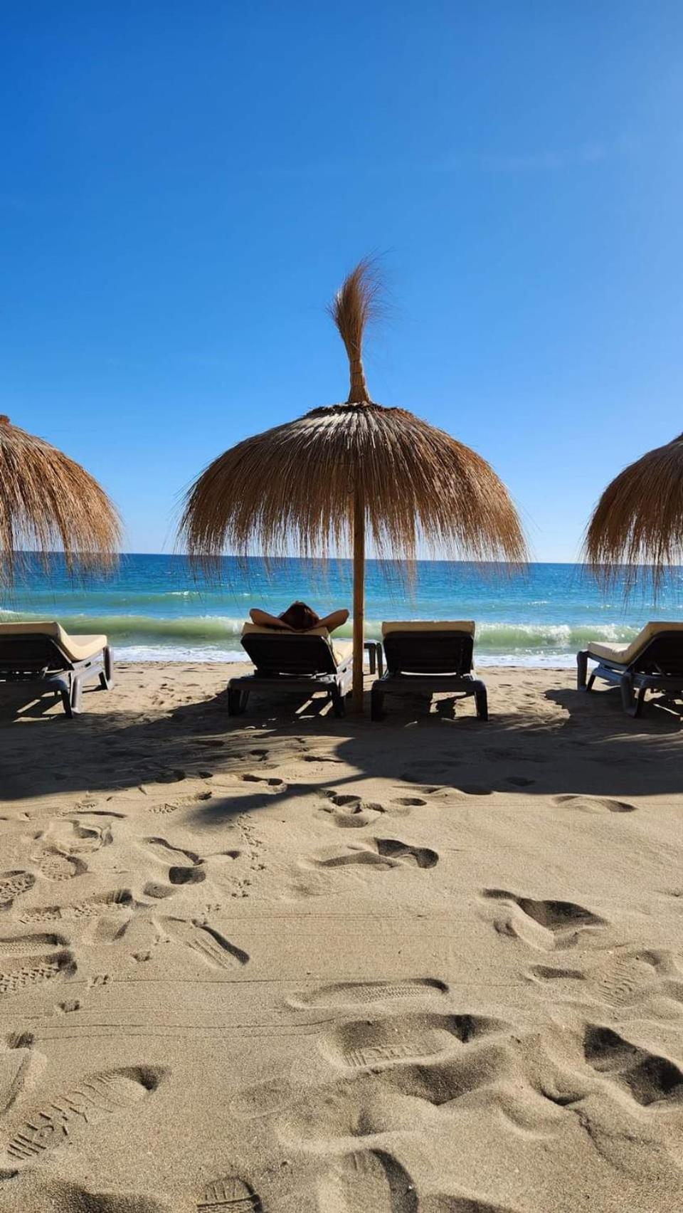 Apartment Beachfront Accommodation Estepona Ngoại thất bức ảnh