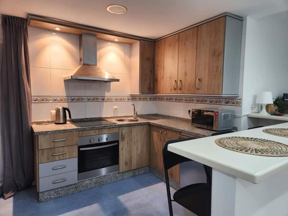 Apartment Beachfront Accommodation Estepona Ngoại thất bức ảnh