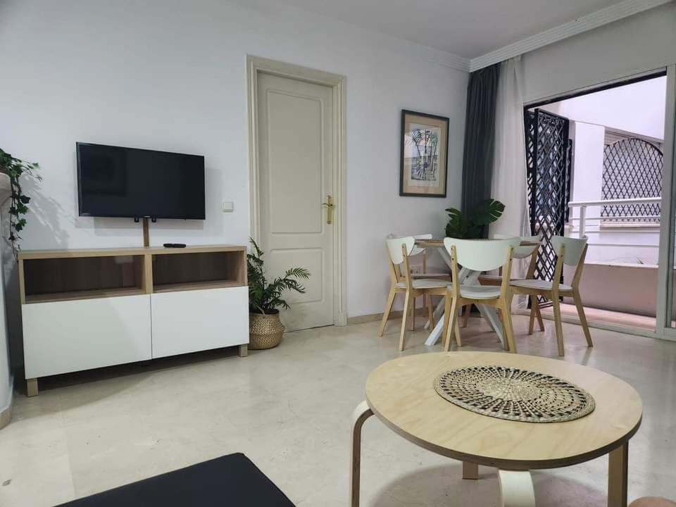 Apartment Beachfront Accommodation Estepona Ngoại thất bức ảnh